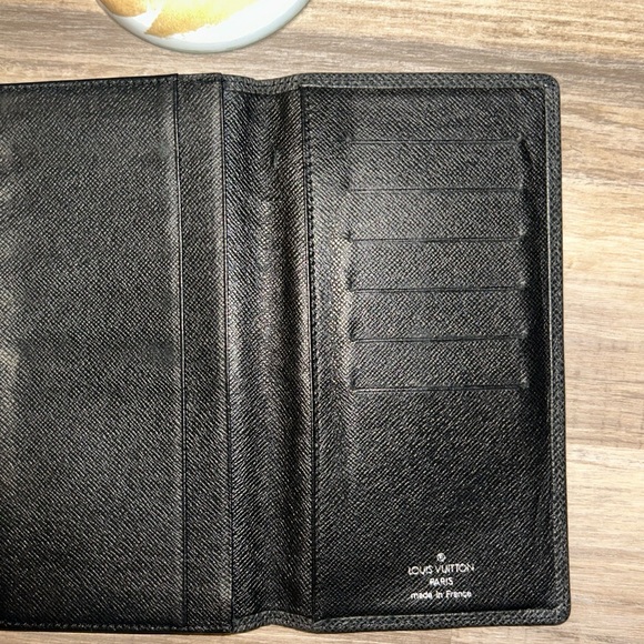 Louis Vuitton Black Taiga Long Wallet - Picture 4 of 14